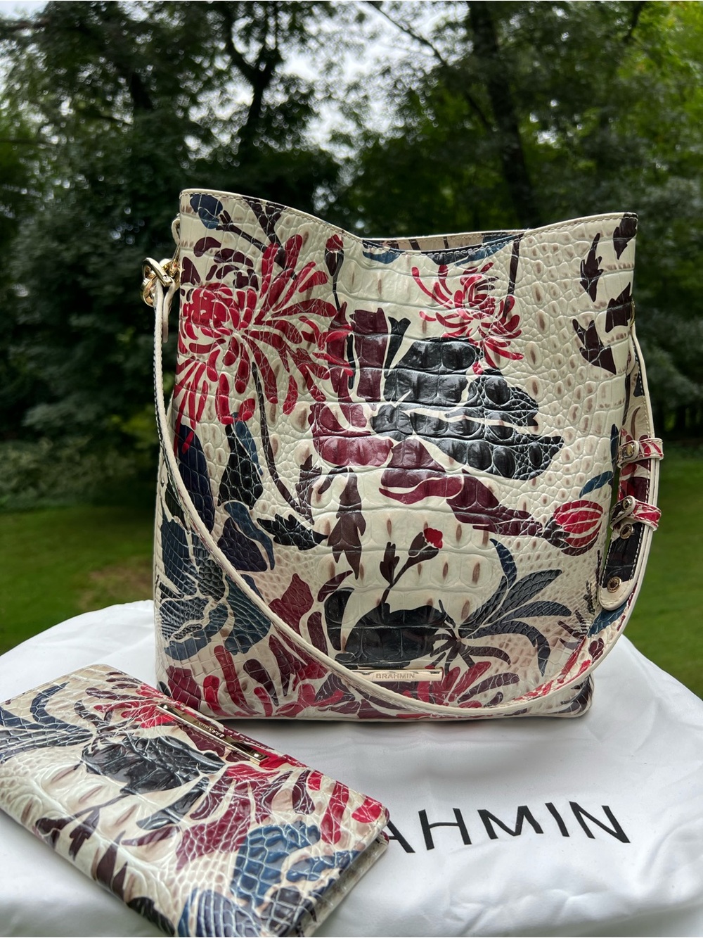 BRAHMIN CELINA EXTRAVAGANZA MELBOURNE
BUCKET SHOULDER BAG & WALLET - Picture 12 of 13